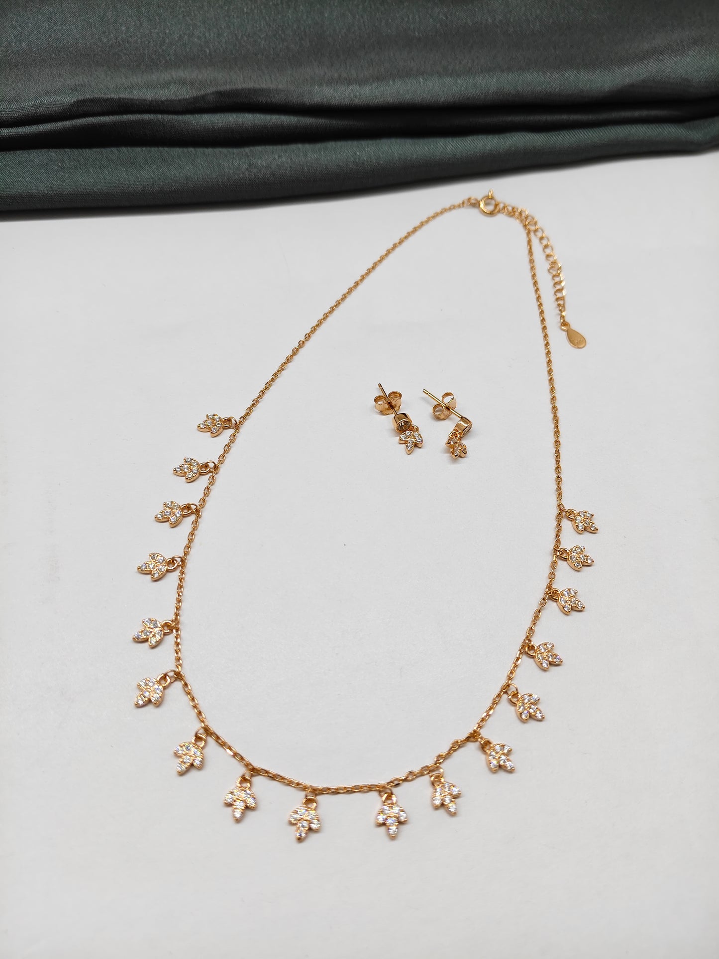 925 Silver Rose Gold Colour Flower Hanging Design Stone Necklace Set