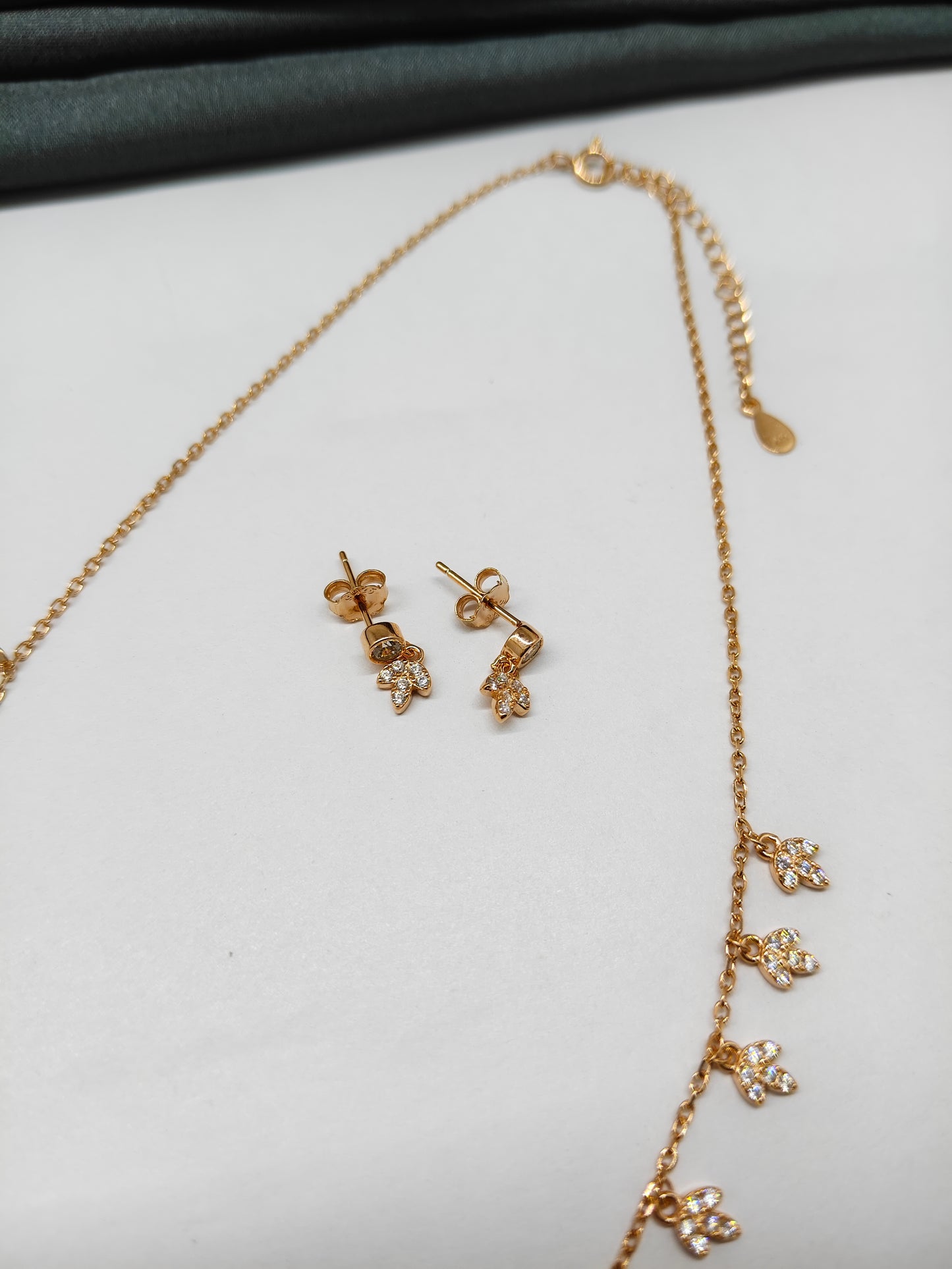 925 Silver Rose Gold Colour Flower Hanging Design Stone Necklace Set