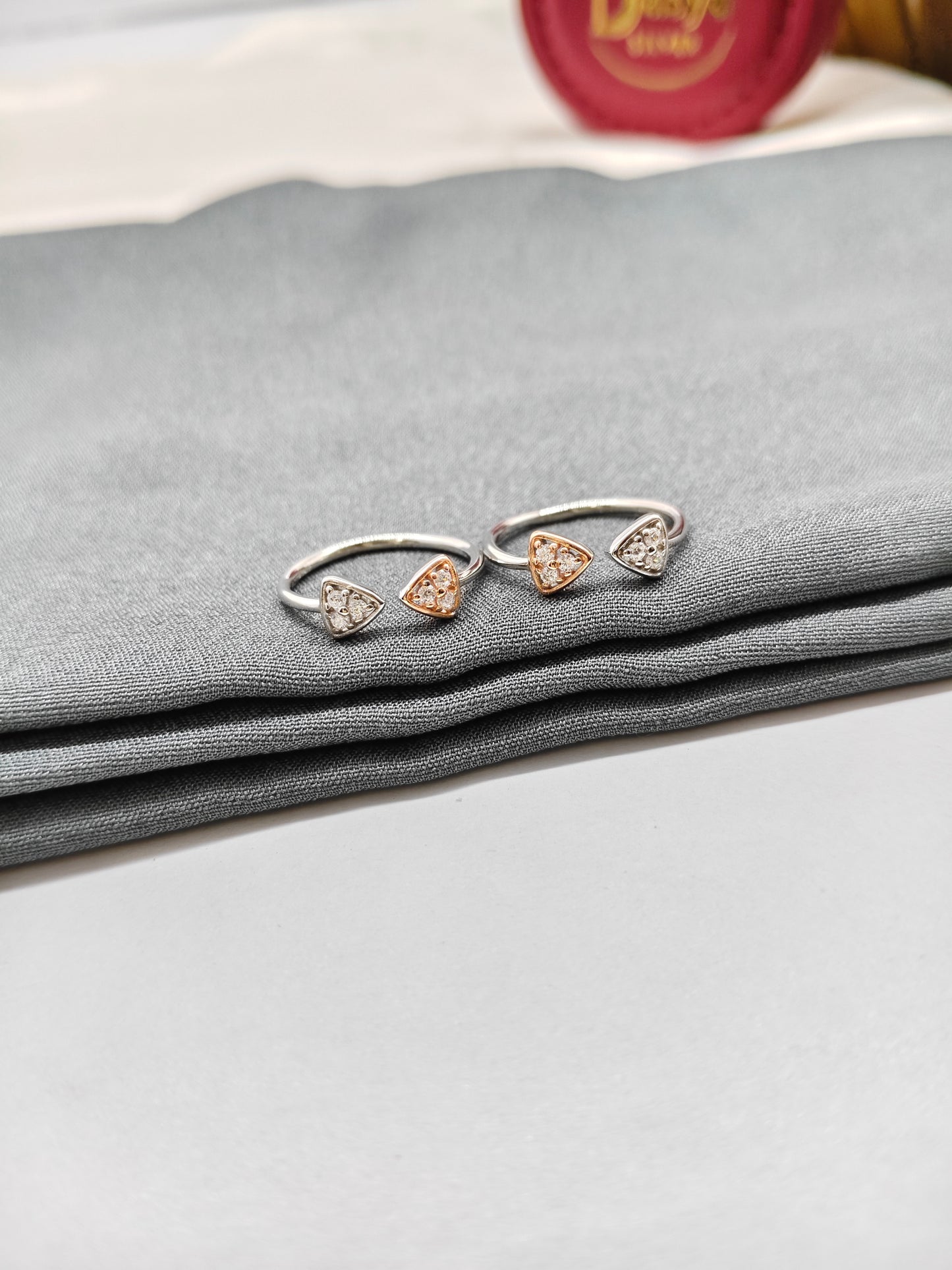 925 Silver Two Tone Rose With Silver Colour Double Arrow Design Toe Rings