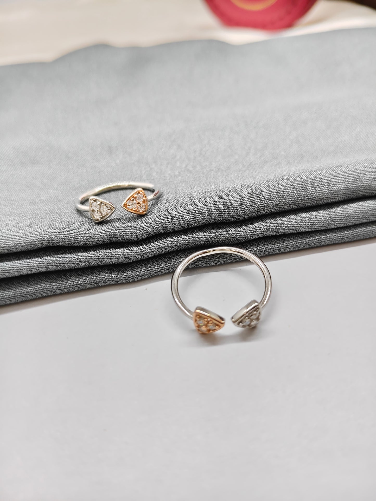 925 Silver Two Tone Rose With Silver Colour Double Arrow Design Toe Rings