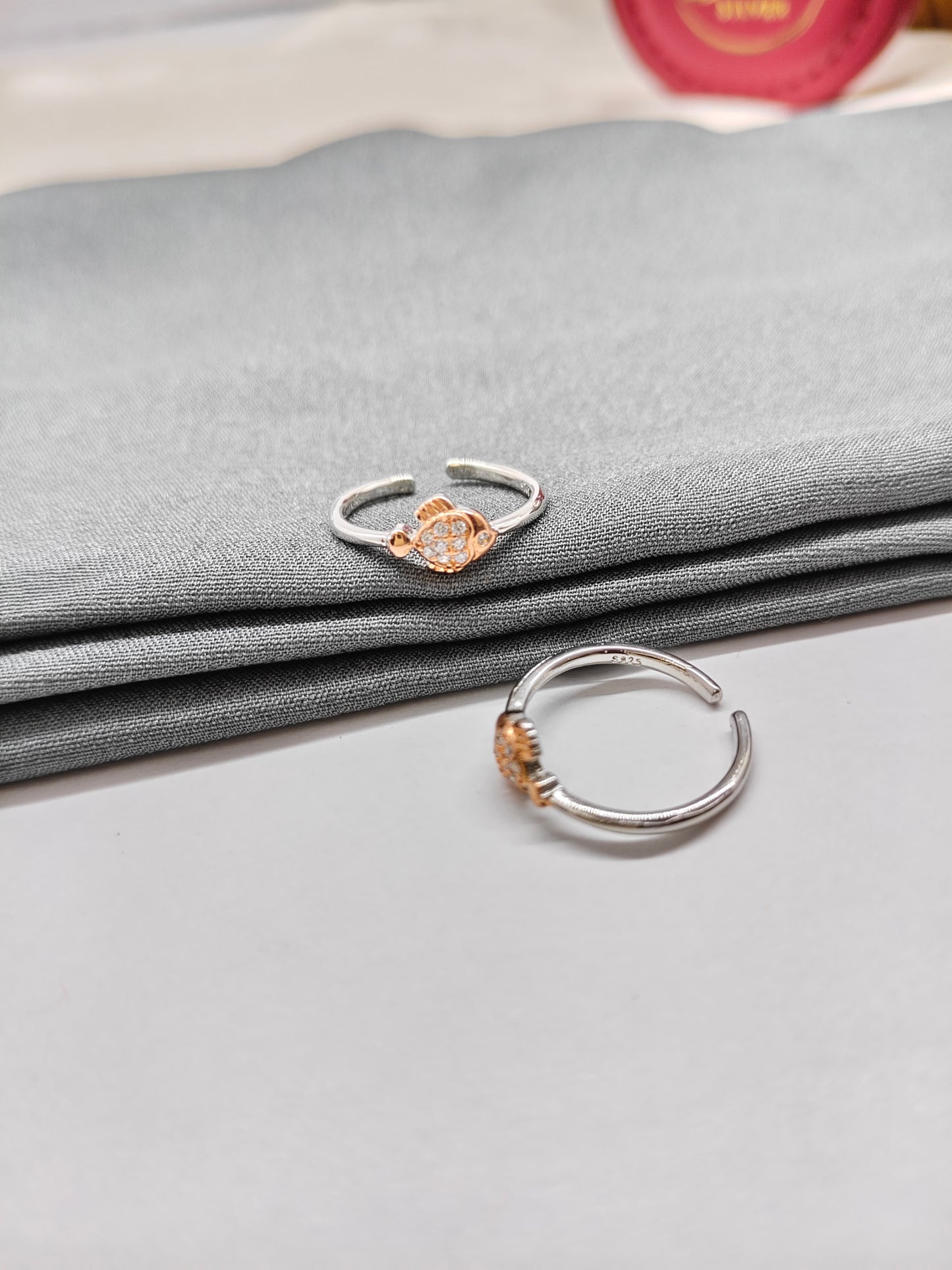 925 Silver Two Tone Rose With Silver Colour Fish Design Toe Rings