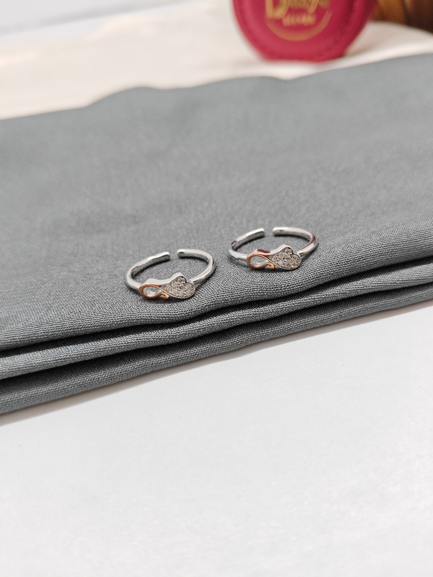 925 Silver Two Tone Rose With Silver Colour Flower Design Toe Rings
