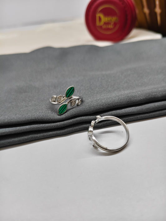 925 Silver Green Enamel With White Stone Leaf Design Toe Rings
