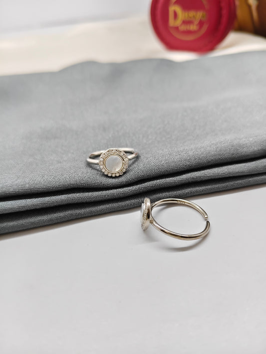 925 Silver MOP With White Stone Round Design Toe Rings