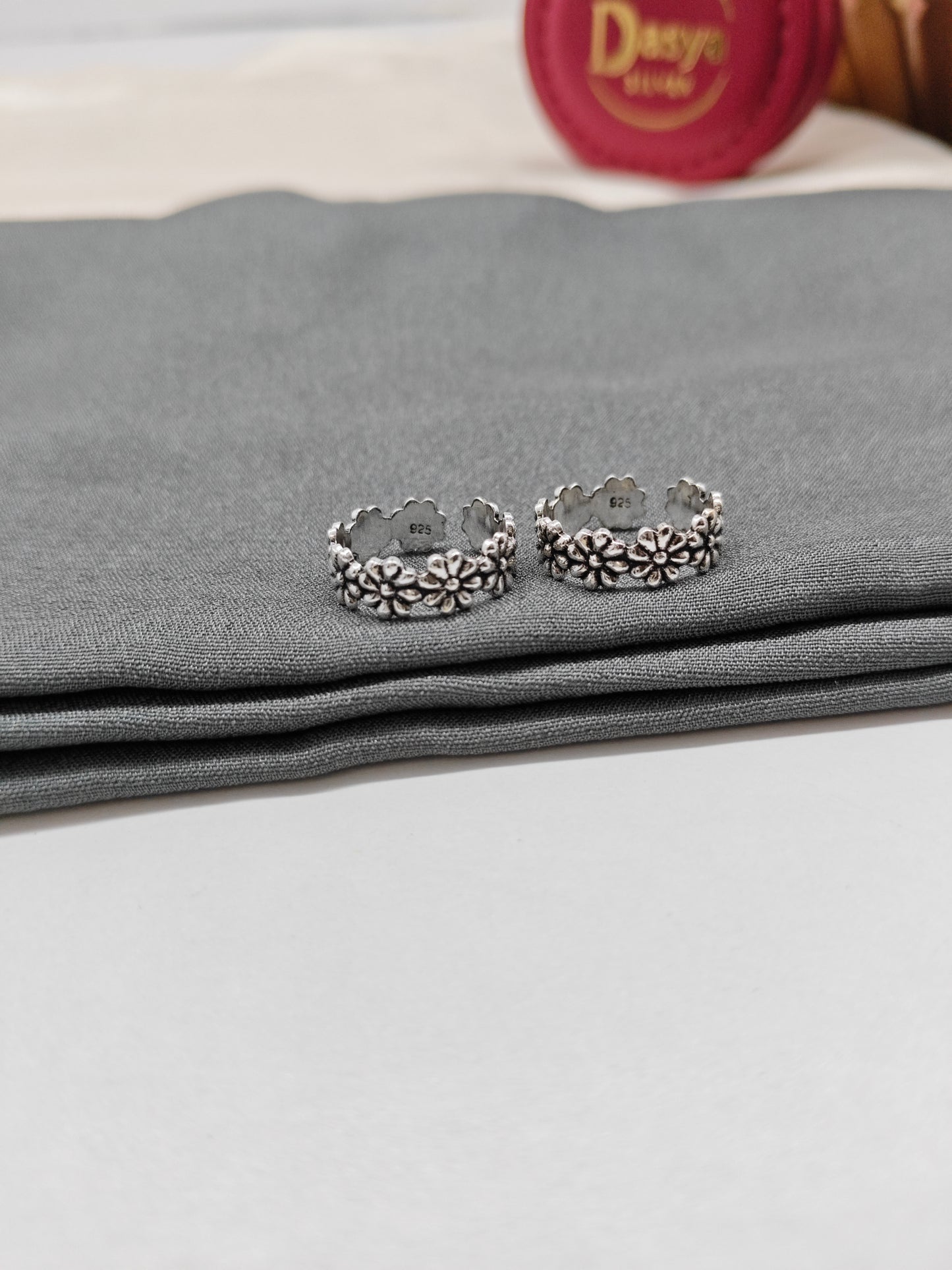 925 Silver Oxidized Flower Design Toe Rings