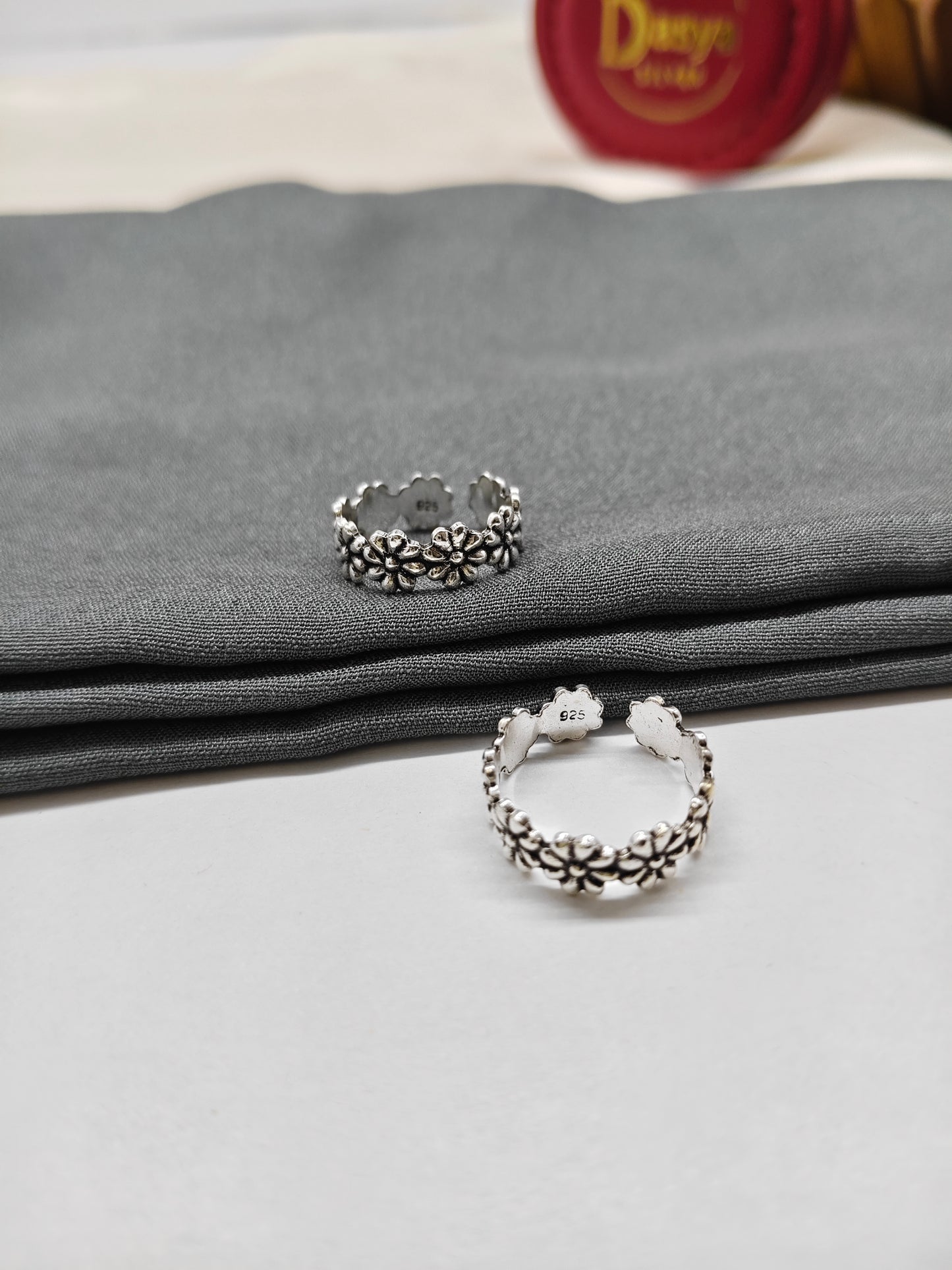 925 Silver Oxidized Flower Design Toe Rings