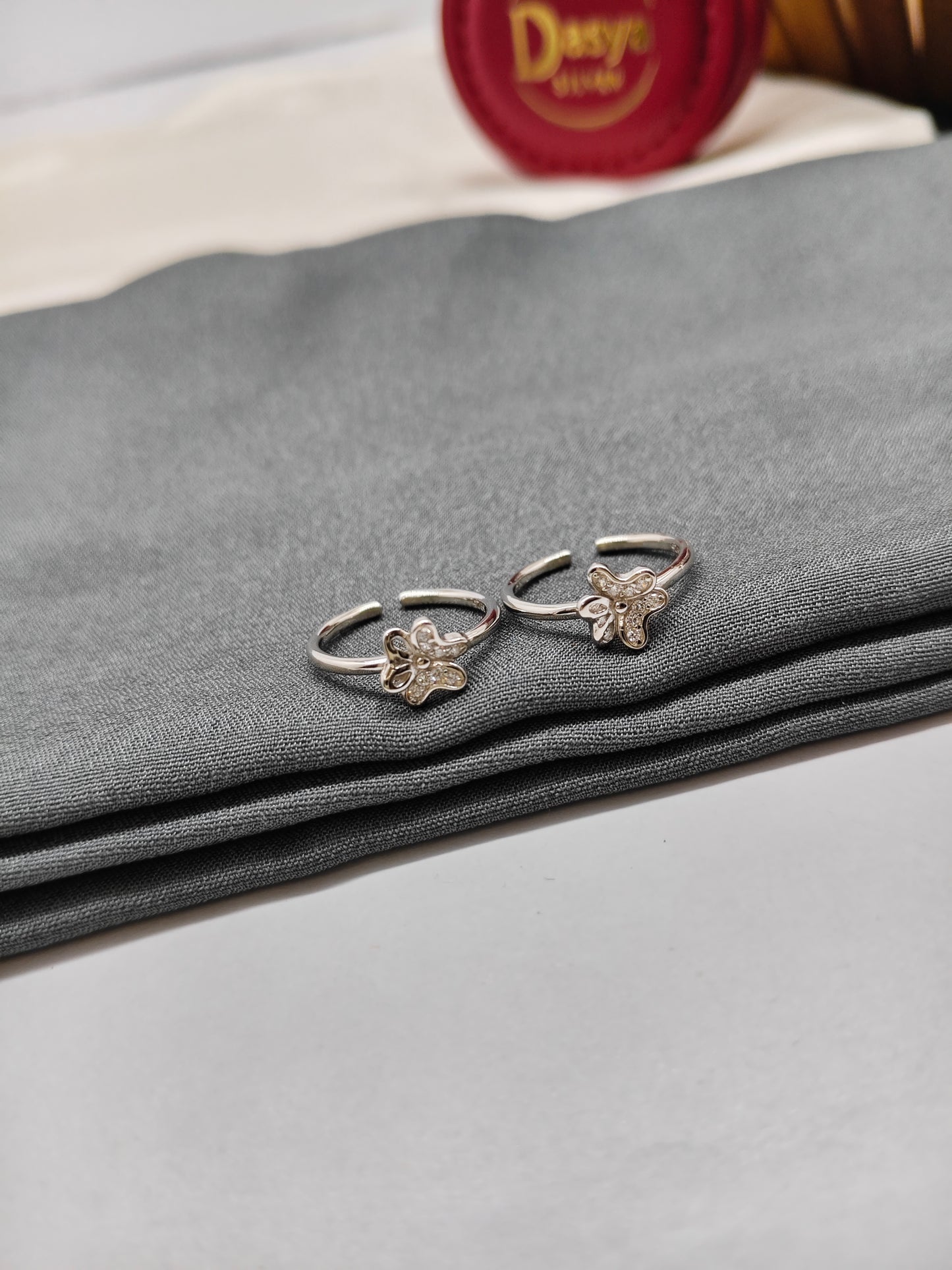 925 Silver White Stone Flower Design Toe Rings