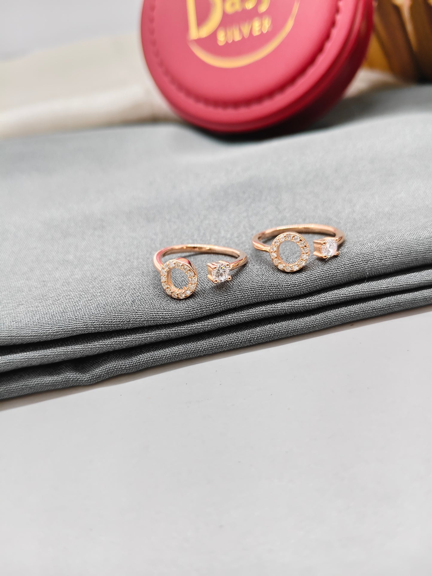 925 Silver Rose Gold Colour Round White Stone Design Toe Rings