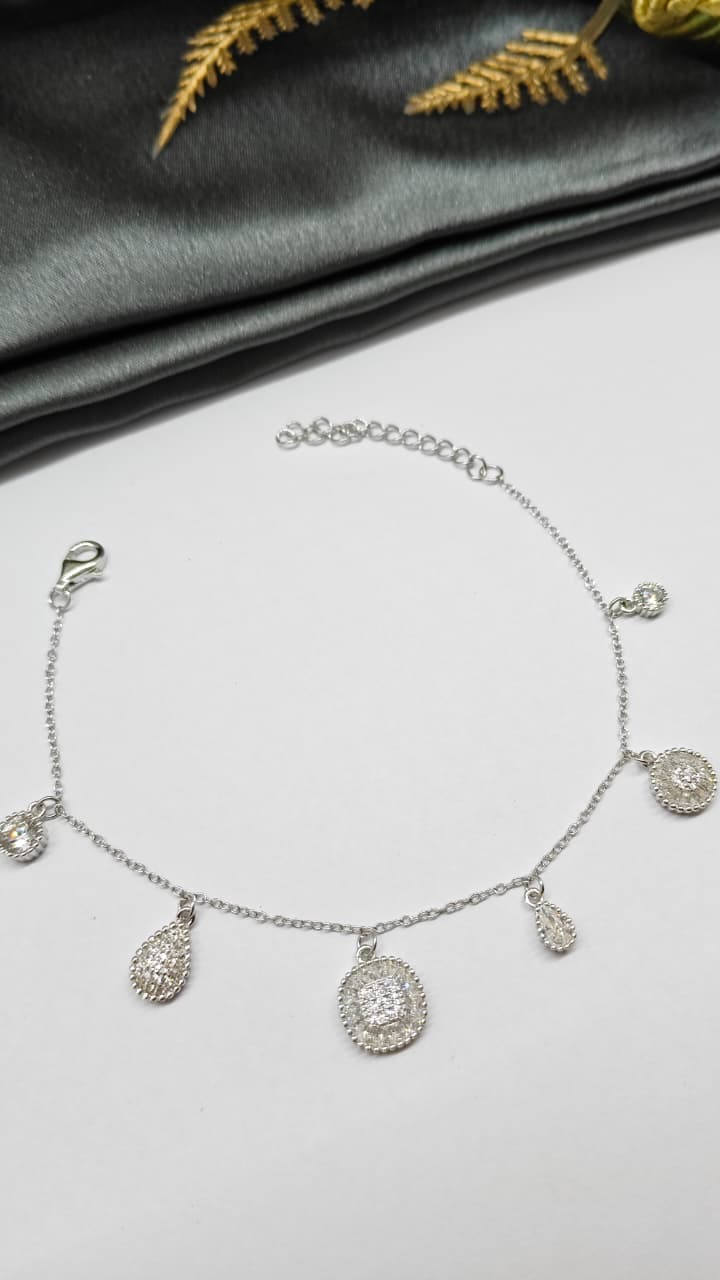 925 Silver In Regular Colour Hanging Round\ Box With White Stone Design Bracelet