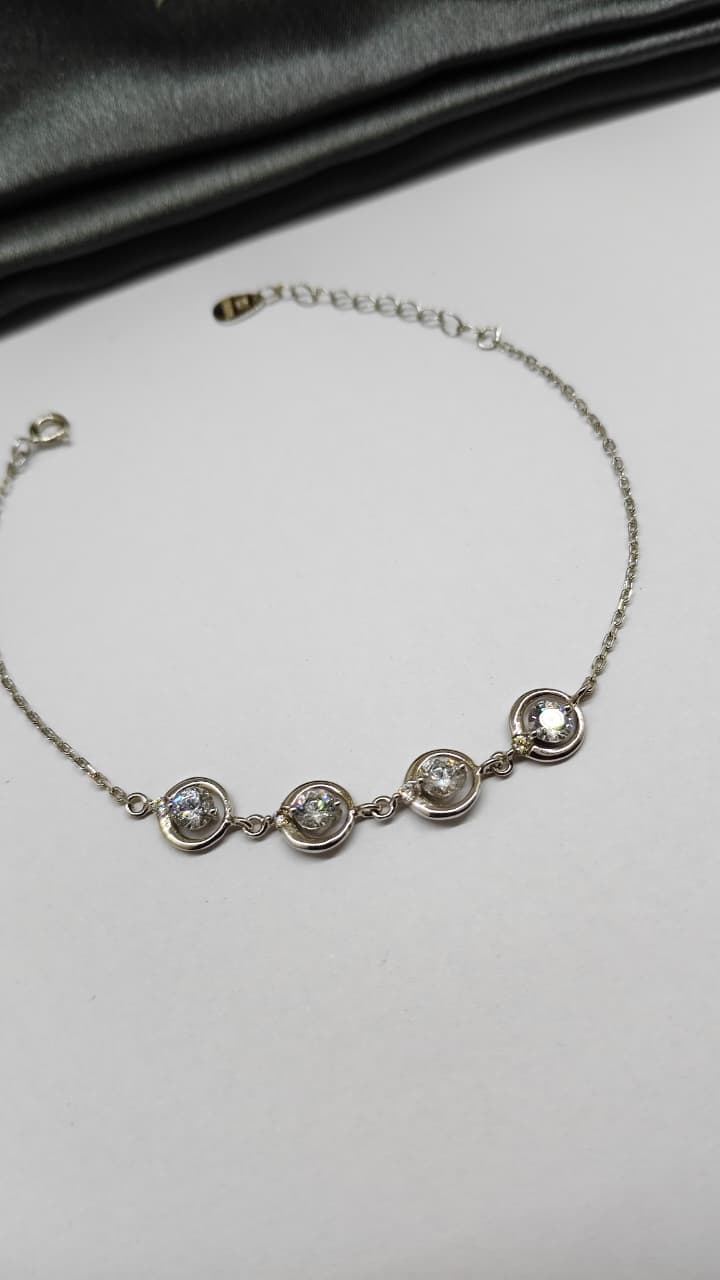 925 Silver In Regular Colour 4 White Stone Design Bracelet