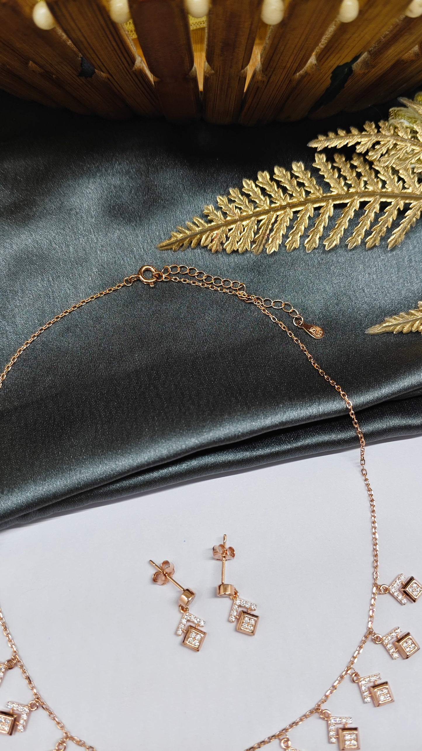 925 Silver Rose Gold Colour Hanging Design White Stone Necklace Set
