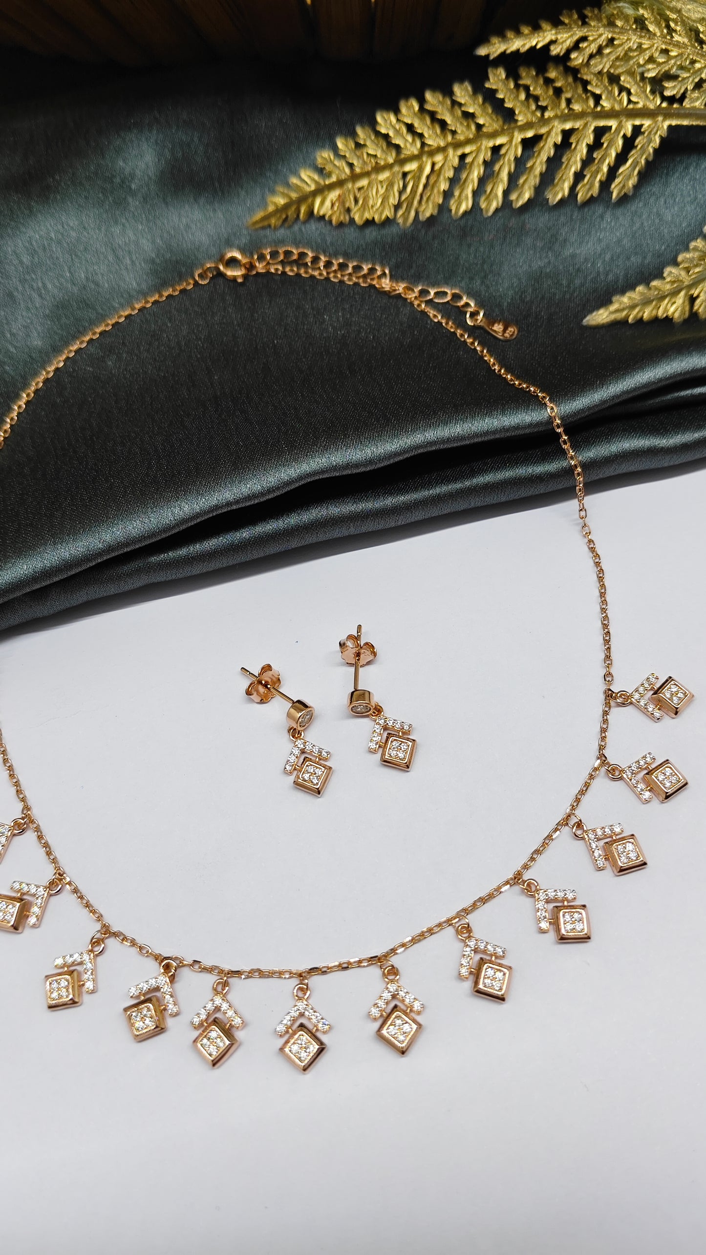 925 Silver Rose Gold Colour Hanging Design White Stone Necklace Set