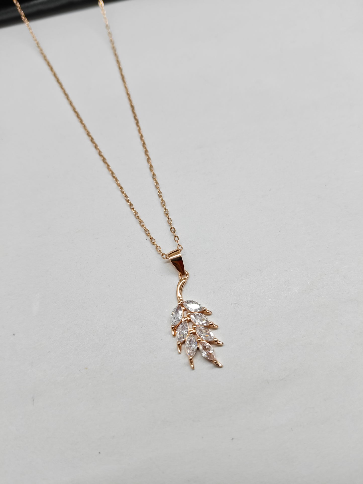 925 Silver Rose Gold Colour Leaf Design White Stone Chain With Pendant