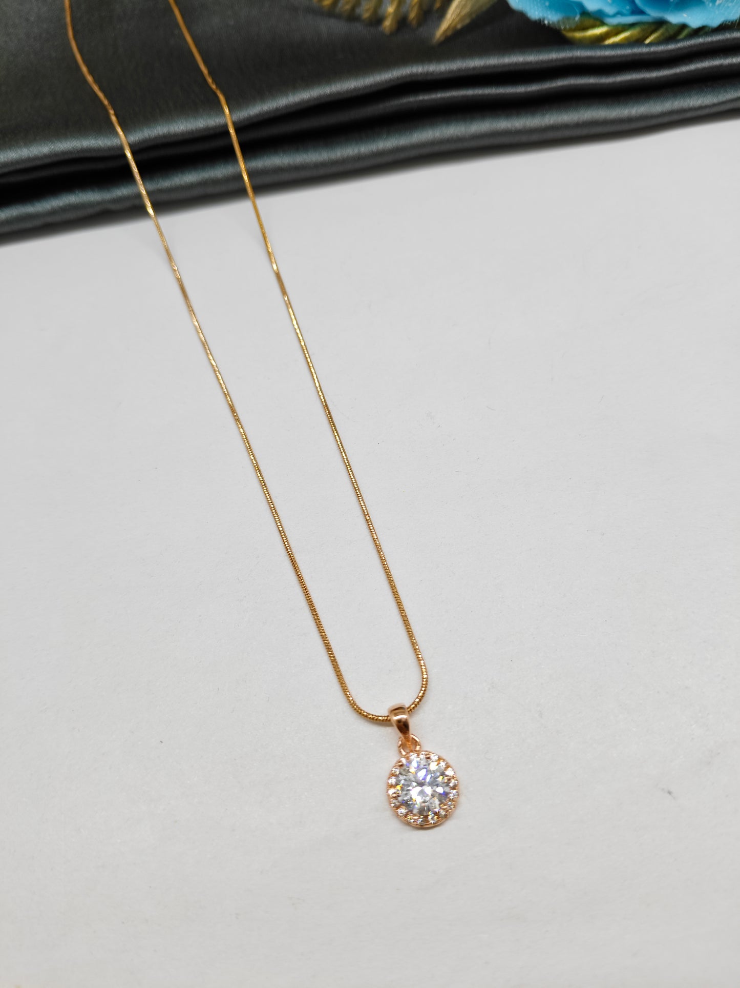 925 Silver Rose Gold Colour Solitaire Design White Stone Chain With Pendant