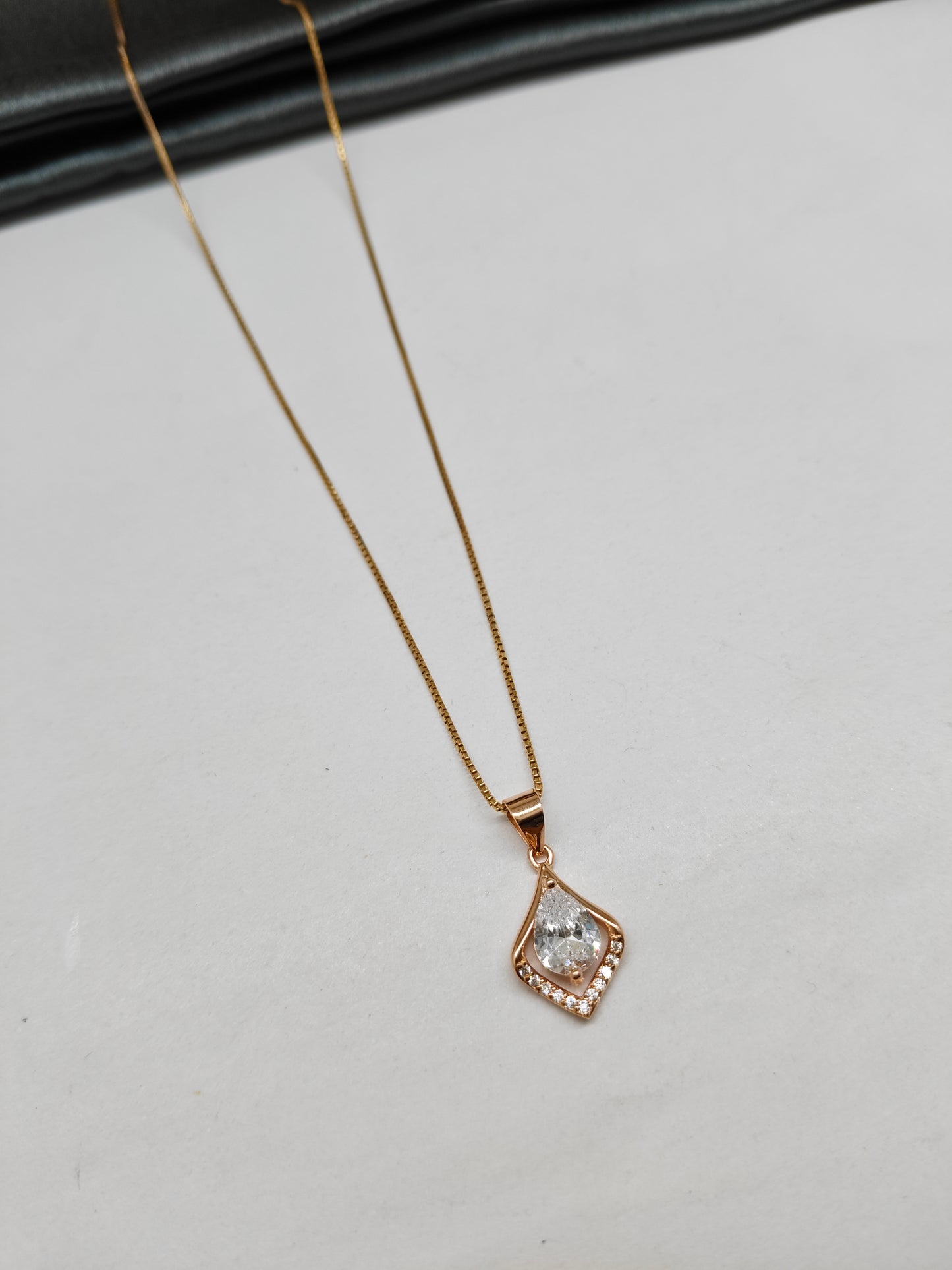 925 Silver Rose Gold Colour Solitaire Design White Stone Chain With Pendant