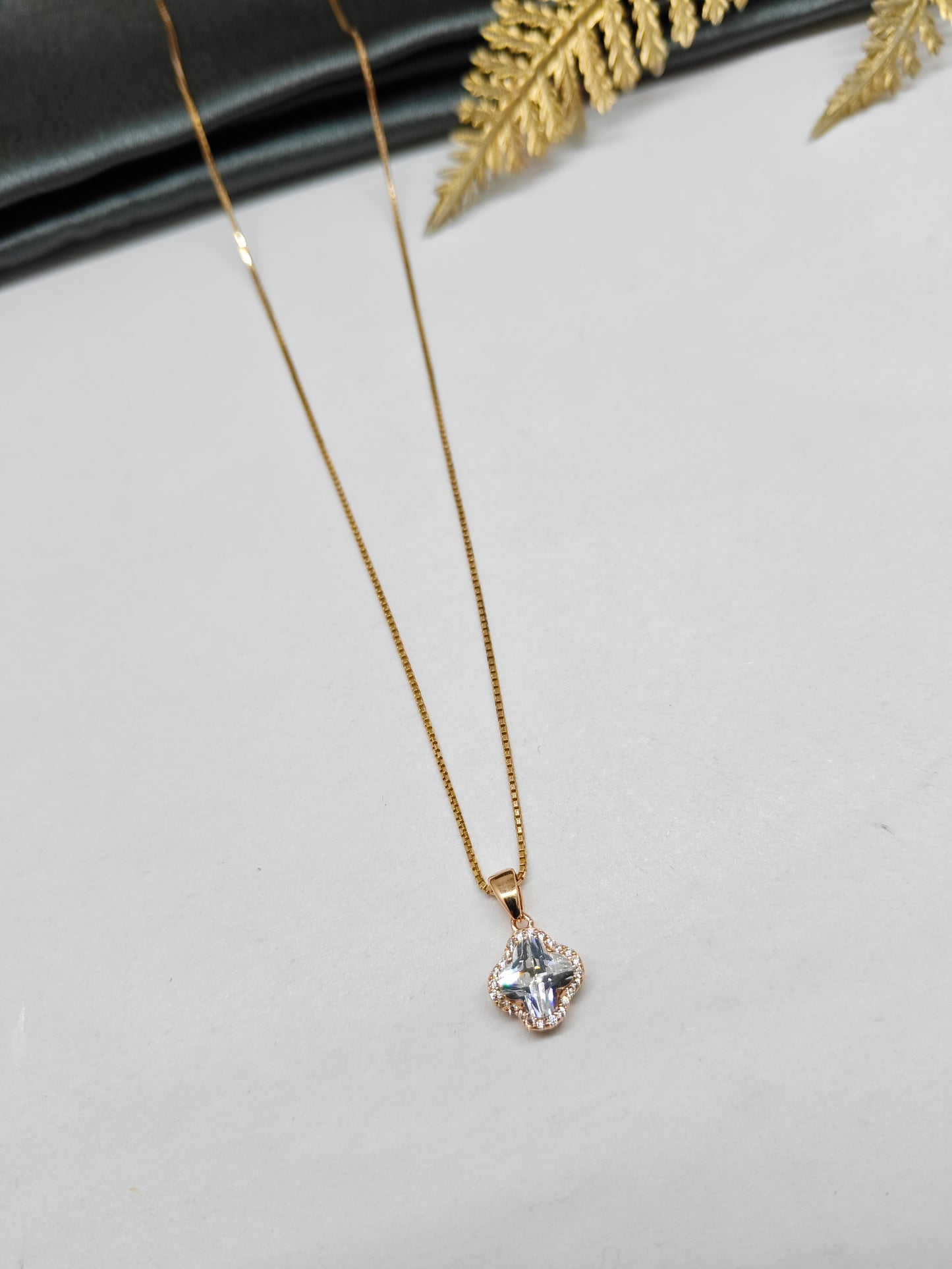 925 Silver Rose Gold Colour Solitaire Design White Stone Chain With Pendant