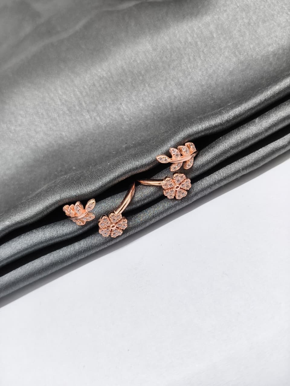 925 Silver Rose Gold Colour Flower / Leaf With White Stone Design Toe Rings
