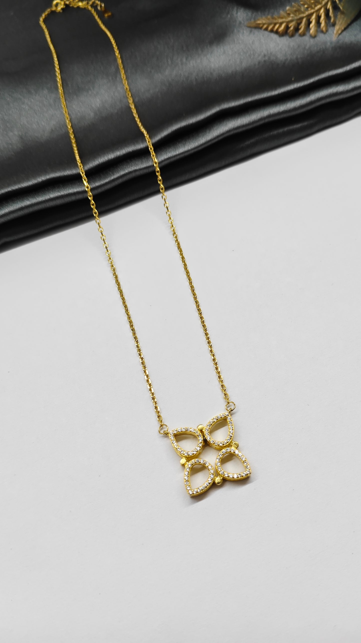 925 Silver Gold Colour Magnet Heart Design White Stone Chain With Pendant