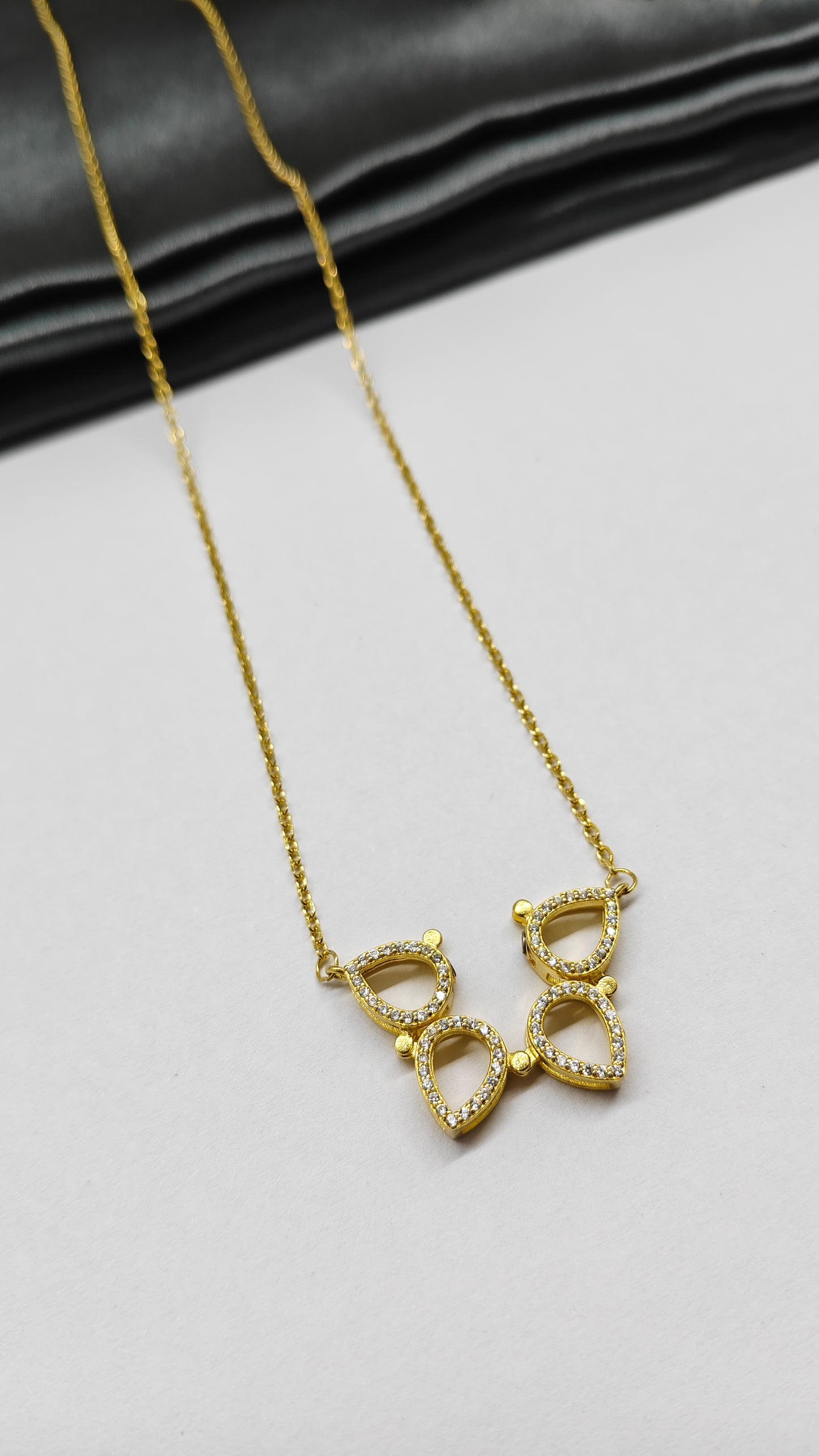 925 Silver Gold Colour Magnet Heart Design White Stone Chain With Pendant