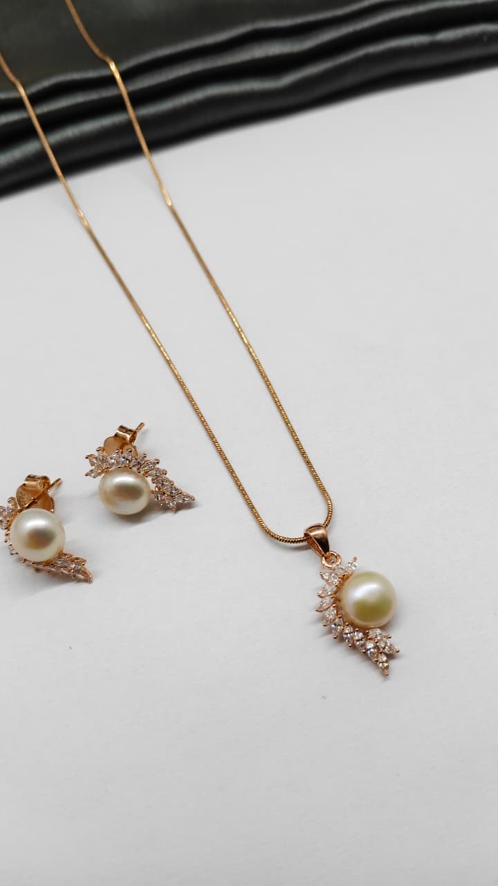925 Silver Rose Gold Colour Pearl With White Stone Design Chain Pendant Set With Earrings