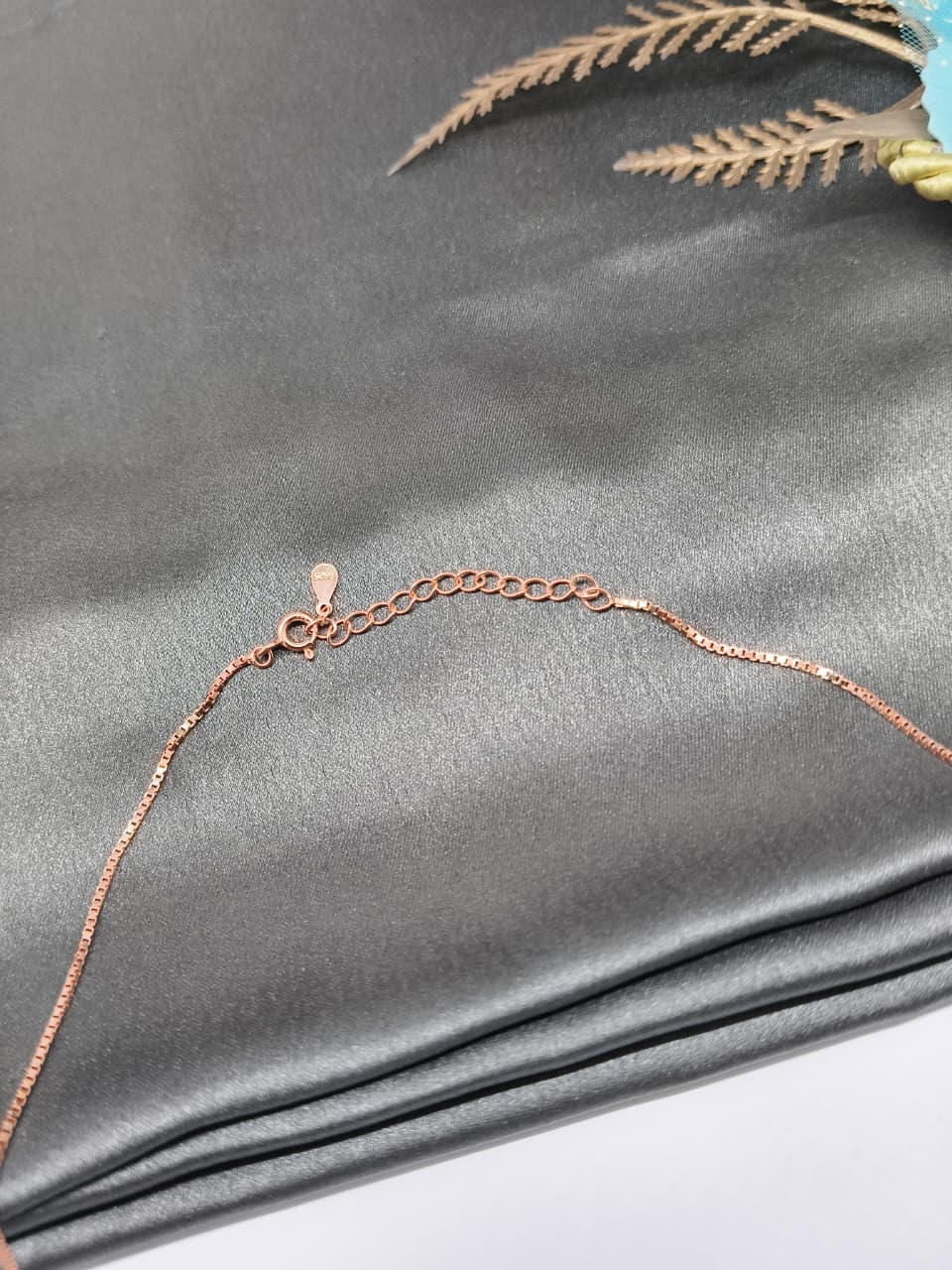 925 Silver Rose Gold Colour 7 Stone Round Hanging Design Stone Necklace Set