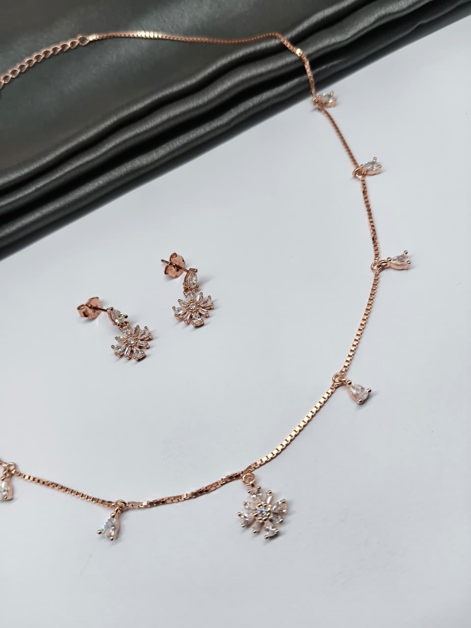 925 Silver Rose Gold Colour Star With Drops Hanging Design Stone Necklace Set