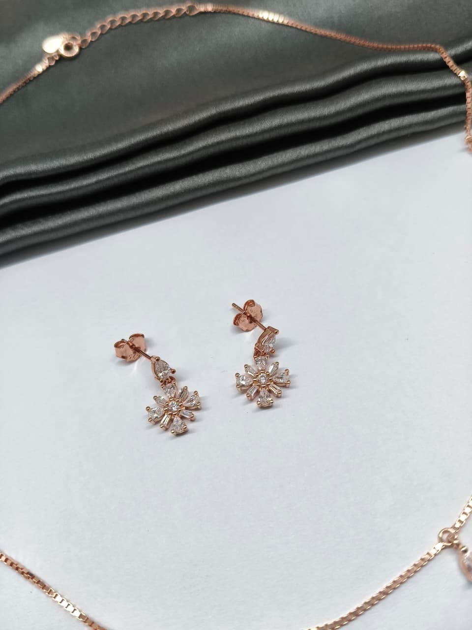 925 Silver Rose Gold Colour Star With Drops Hanging Design Stone Necklace Set