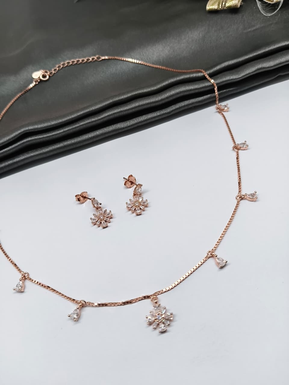 925 Silver Rose Gold Colour Star With Drops Hanging Design Stone Necklace Set