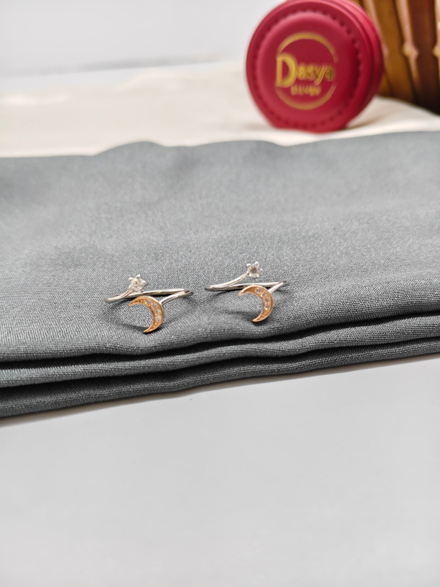 925 Silver Two Tone Rose With Silver Colour Moon And Star Design Toe Rings