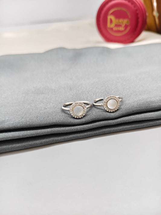 925 Silver MOP With White Stone Round Design Toe Rings