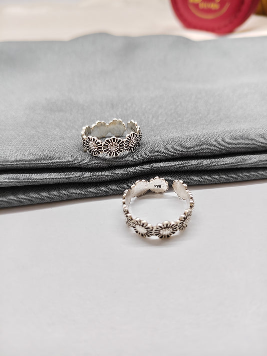925 Silver Oxidized Sunflower Design Toe Rings