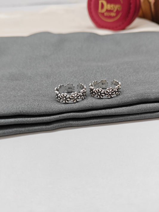 925 Silver Oxidized Flower Design Toe Rings