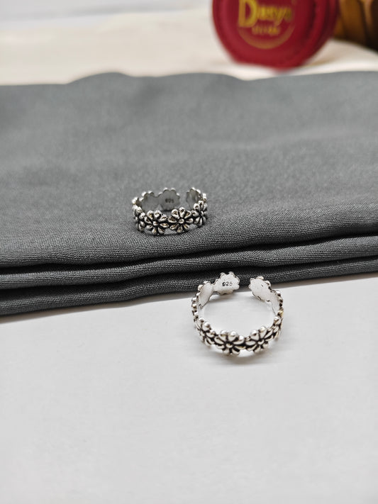 925 Silver Oxidized Flower Design Toe Rings