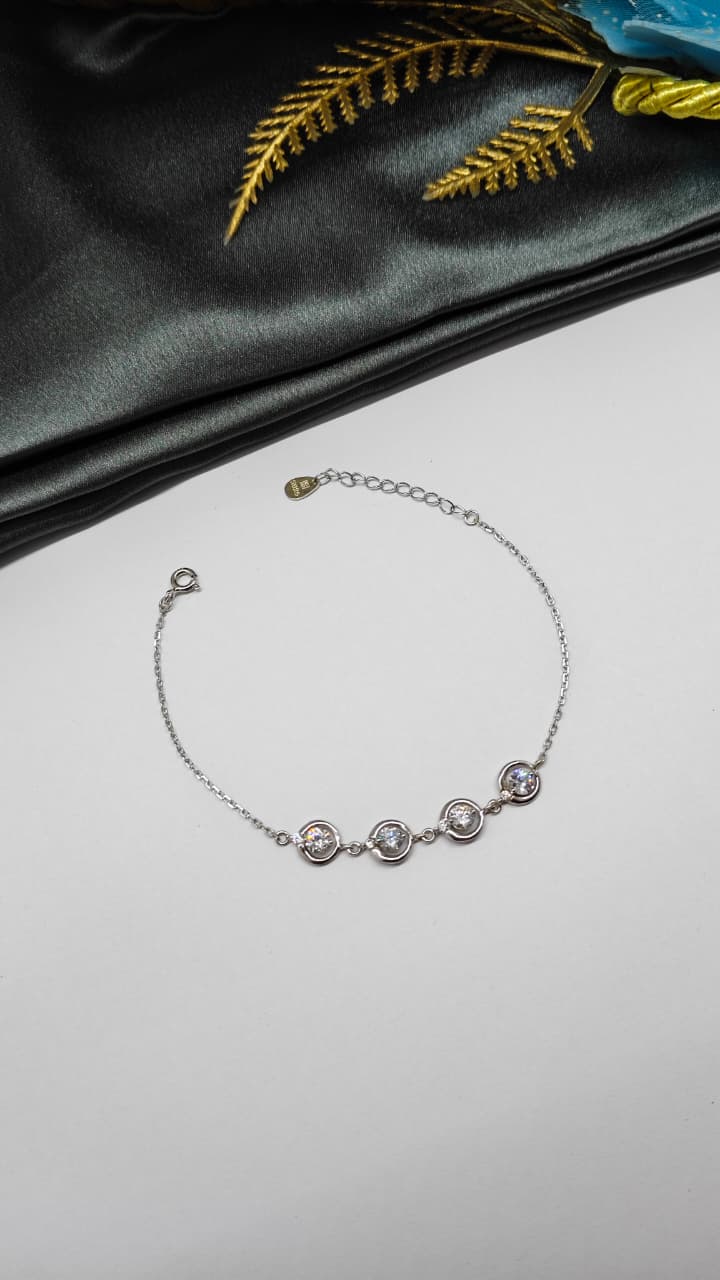 925 Silver In Regular Colour 4 White Stone Design Bracelet