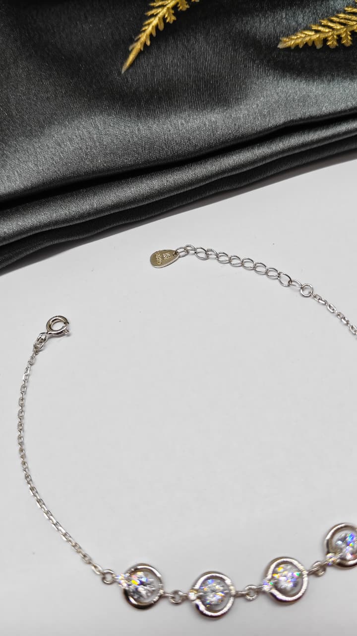 925 Silver In Regular Colour 4 White Stone Design Bracelet