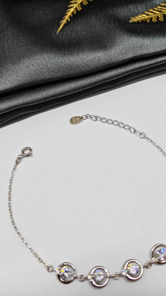 925 Silver In Regular Colour 4 White Stone Design Bracelet