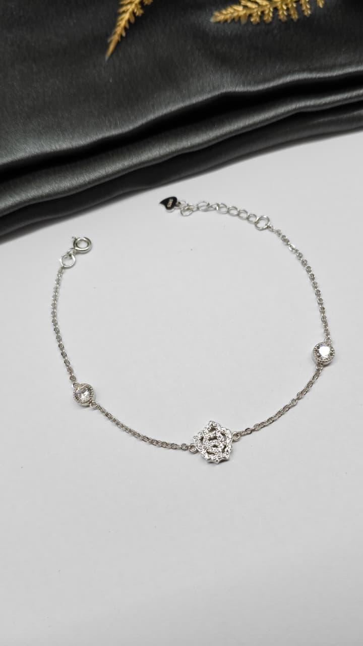 925 Silver In Regular Colour 2 White Stone Flower Design Bracelet