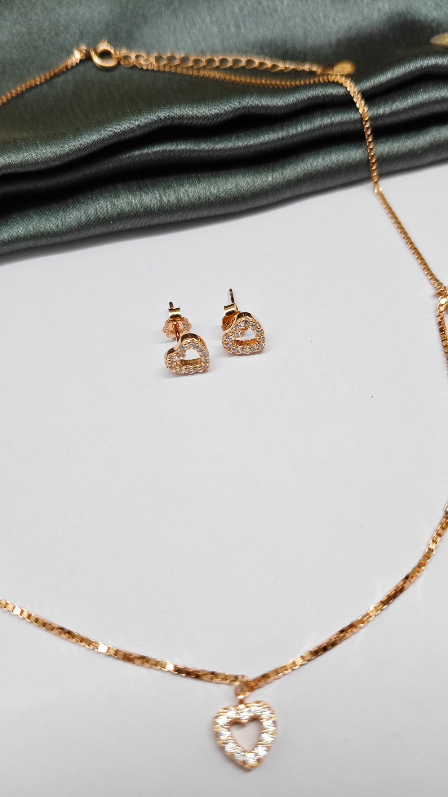 925 Silver Rose Gold Colour White Stone Heart Hanging Design Necklace Set