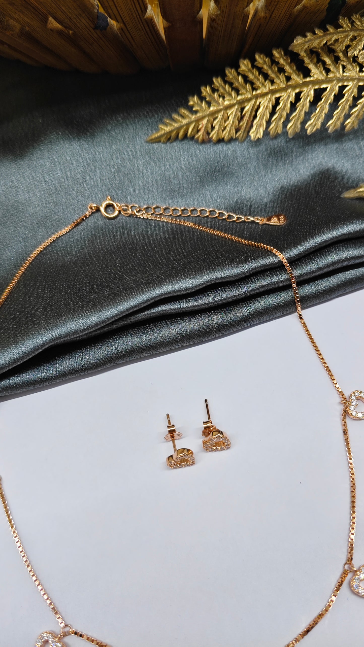925 Silver Rose Gold Colour White Stone Heart Hanging Design Necklace Set
