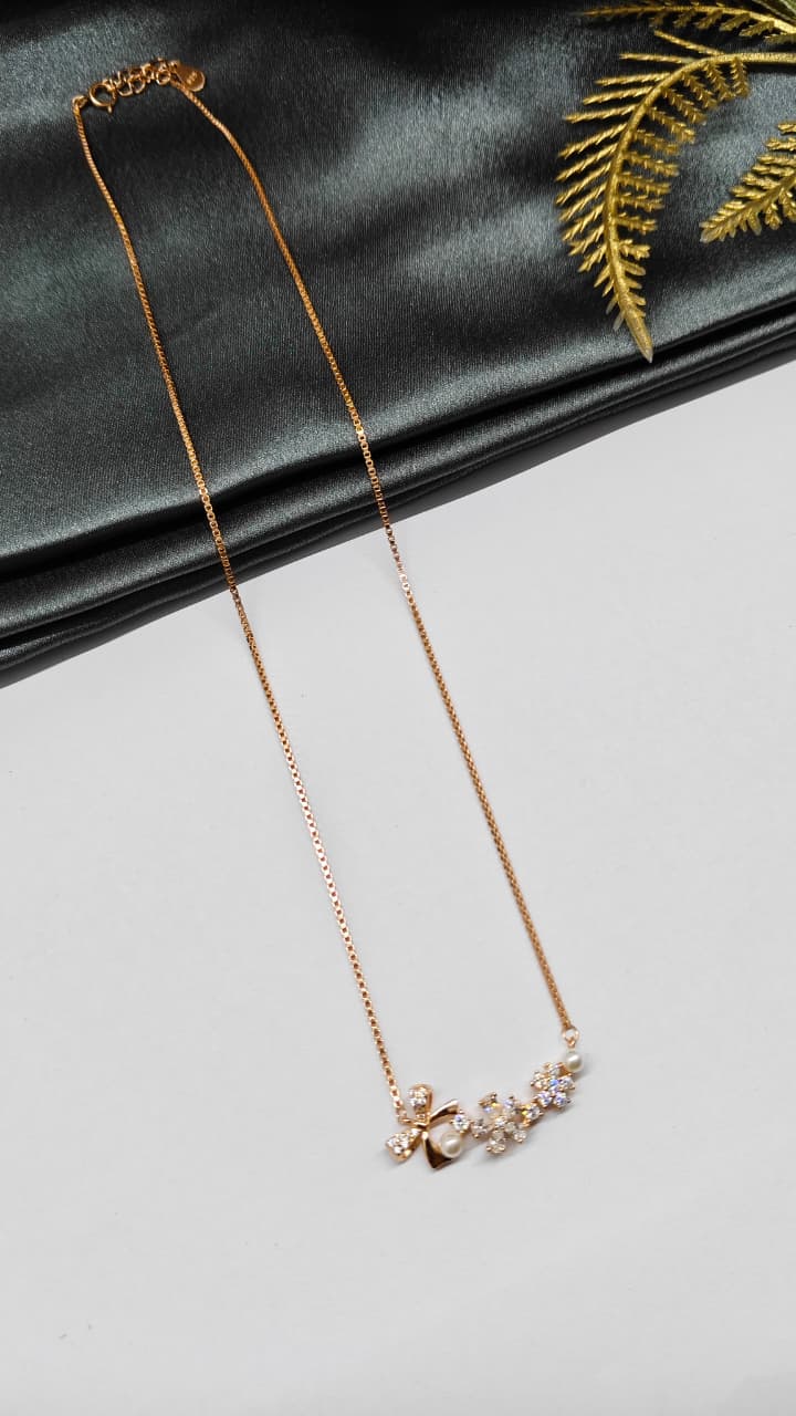925 Silver Rose Gold Colour Pearl With Flower Design White Stone Chain With Pendant