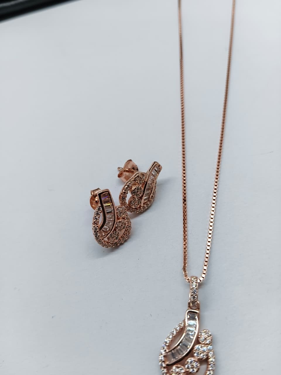 925 Silver Rose Gold Colour White Stone Design Chain Pendant With Earrings Set
