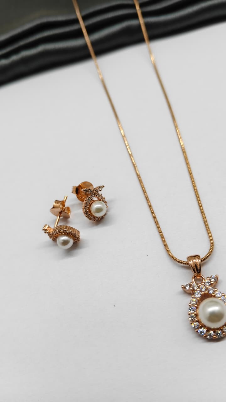925 Silver Rose Gold Colour Pearl With White Stone Design Chain Pendant Set With Earrings