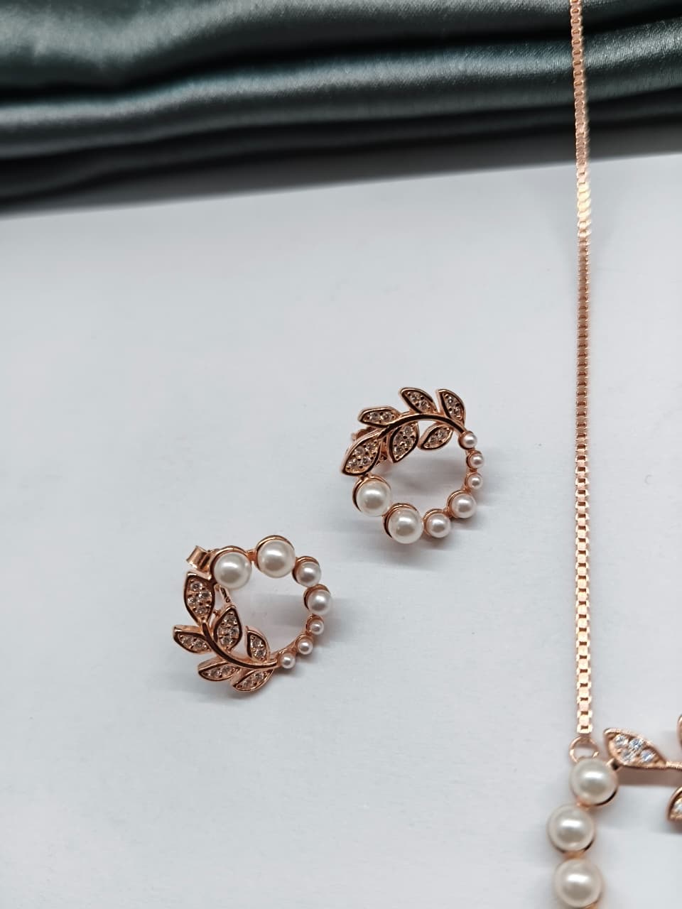 925 Silver Rose Gold Colour Pearl With White Stone Leaf Design Set With Earring