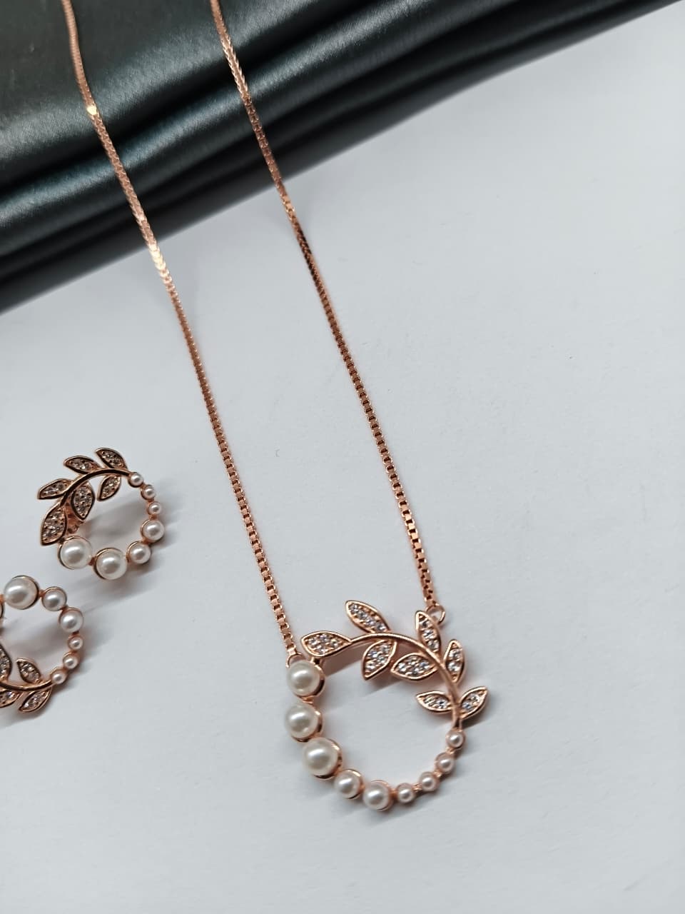 925 Silver Rose Gold Colour Pearl With White Stone Leaf Design Set With Earring