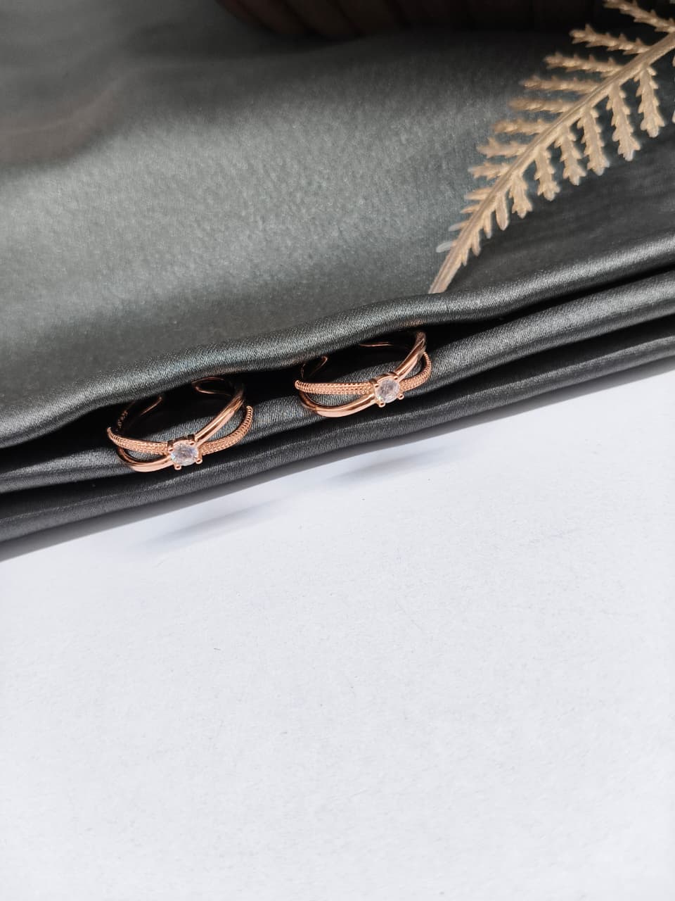 925 Silver Rose Gold Colour Double Line Single White Stone Design Toe Rings