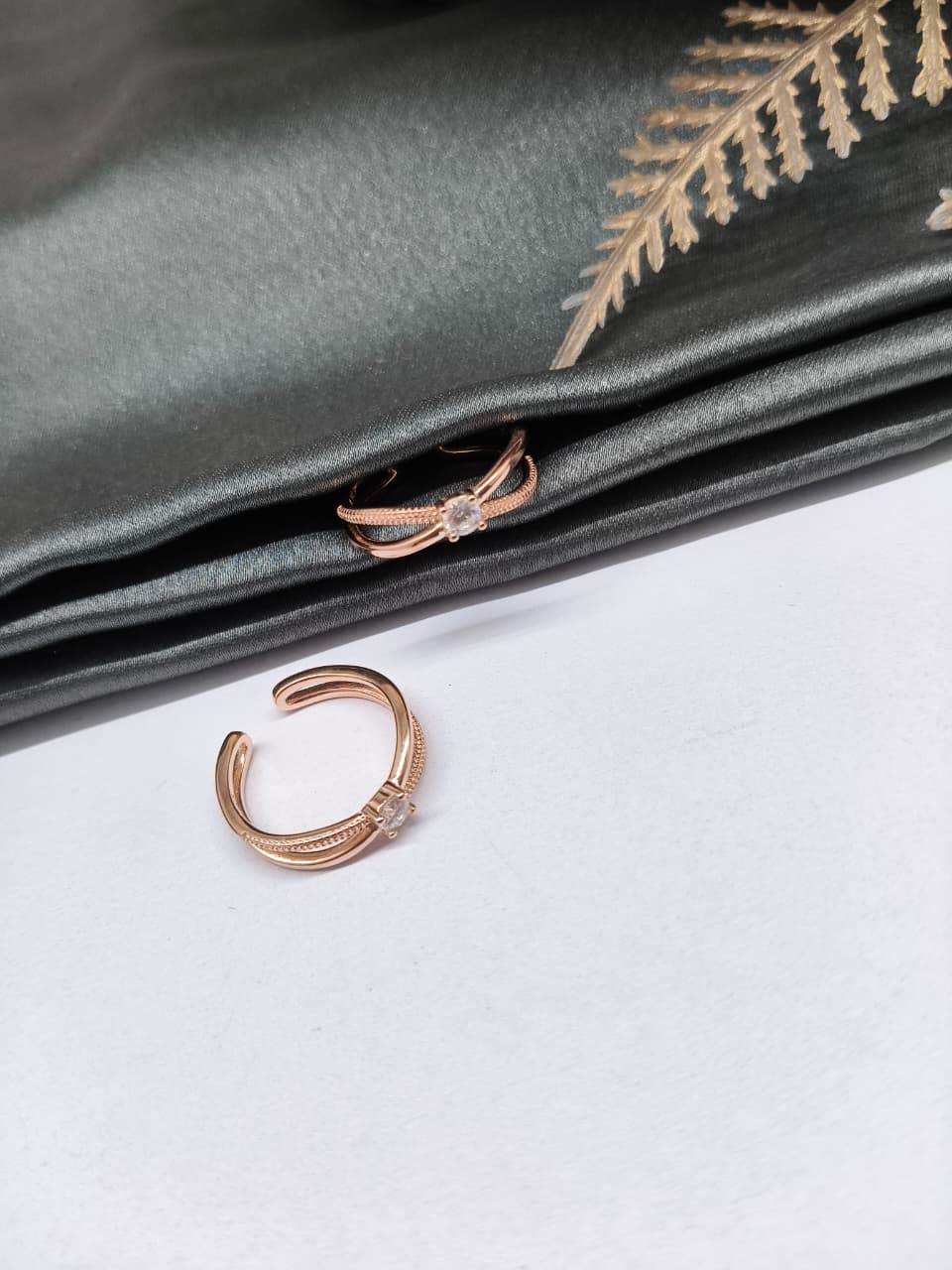 925 Silver Rose Gold Colour Double Line Single White Stone Design Toe Rings