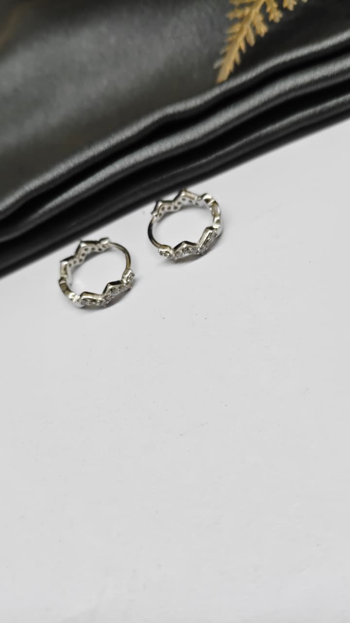 925 Silver Regular Colour White Stone Zig Zag Design Balli / Earrings