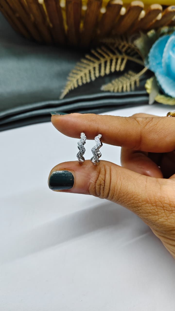 925 Silver Regular Colour White Stone Zig Zag Design Balli / Earrings