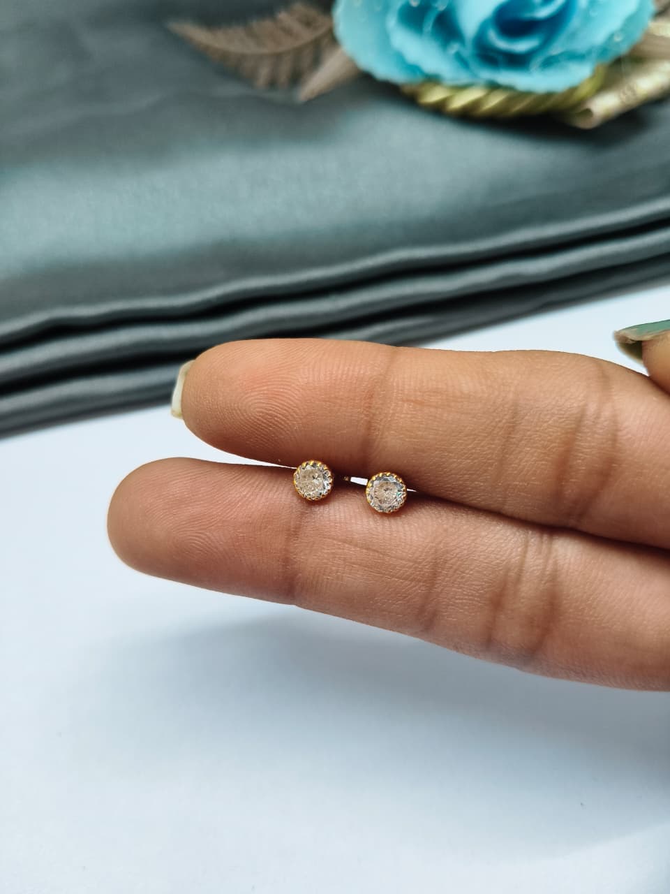 925 Silver Regular Gold Colour Medium 4 mm Single White Stone Side Stud/ Nose Pin in Pair